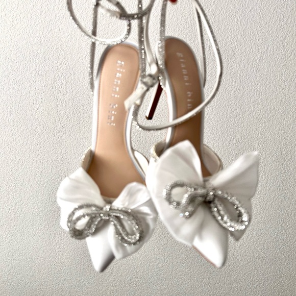 Niomi Rhinestone Embellished Bow Heels - Picture 13 of 16